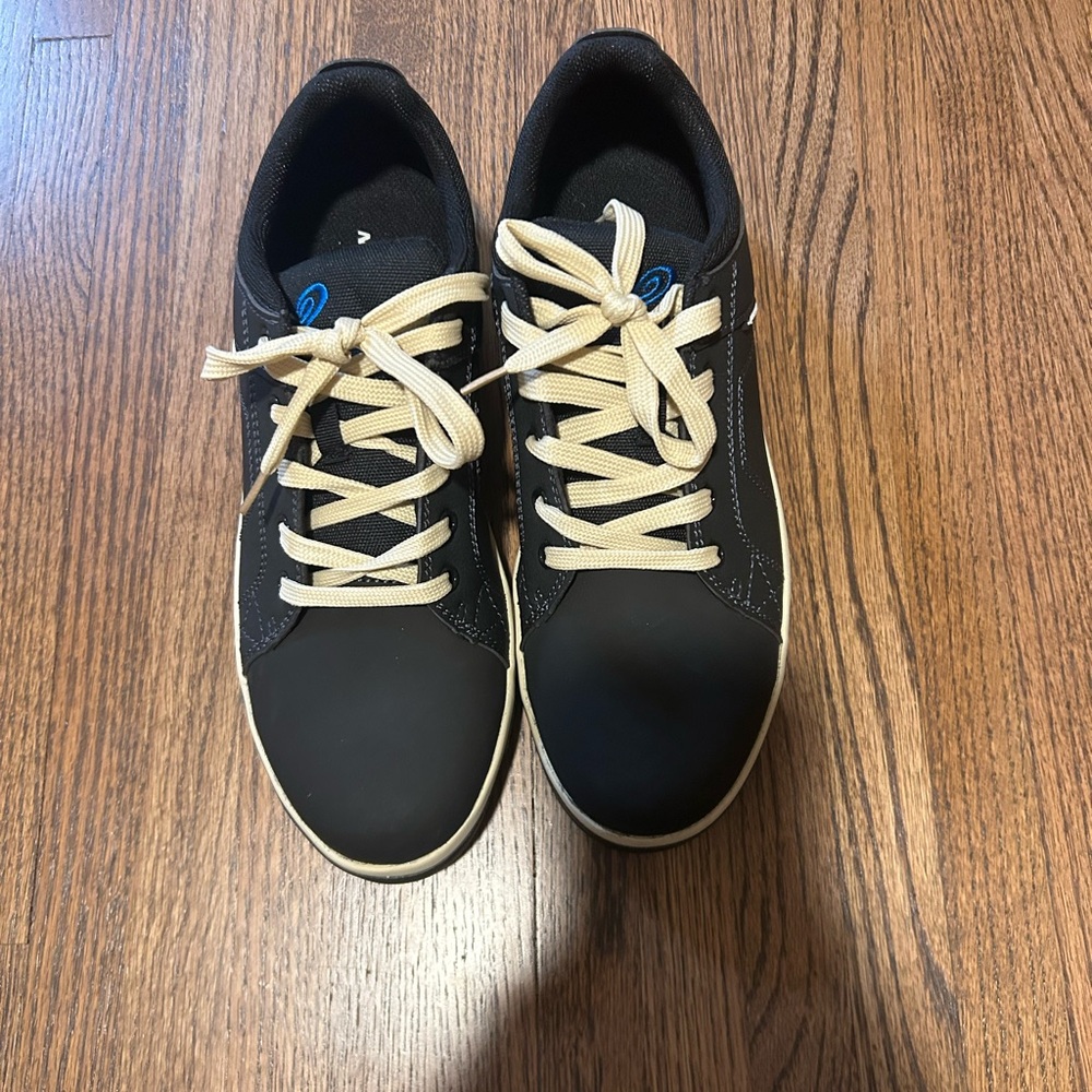 Nautilus Steel Toe Work Sneakers Men's 9.5 Black
Navy Cream BNWOT